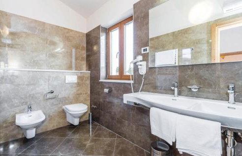 Beautiful Home In Turcic With Wifi - Foto 36