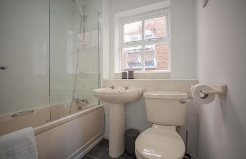 Hereford - Kestrel House - 4 Bedroom House Close to City With Parking - Sleeps 7 - Suitable for Family Gatherings or Contractors With Vehicles - Hosted by RENTMYHOUSE - Foto 46