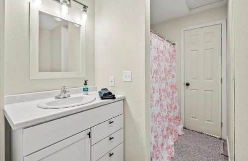 Riverside Retreat - Renovated Home on 15 Acres! - Foto 33