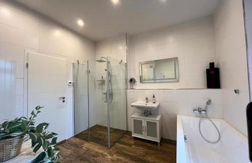 FeWo mit Kamin I Ruhige Lage I Zentral I Netflix I Parkplätze - Foto 6