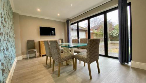 Beautiful 5 Bed 3 Bathroom Detached Family Home 8 - Foto 3