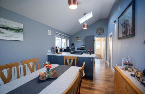 Carloway Self Catering, 5A Upper Carloway, Isle of Lewis, Outer Hebrides - Off grid, outdoor, wood fired hot tub and infra red sauna - Photo 6