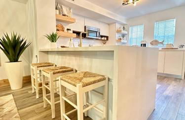 Villa Valbuena Palm Oasis In-Laws Quarters 4-Story Unit With Rooftop Retreat - Photo 14