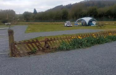 Green Dragon and Kitchen Pod - Sleeps 2 & Parking - Photo 6