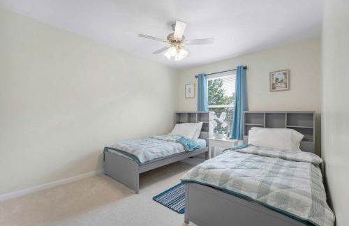 Modern 4BR Retreat with Free Parking in Prime CWE! - Foto 22