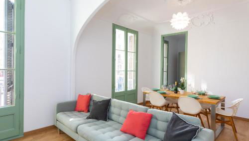 Modernist Family Apartment by PriorityVillas - Photo 5