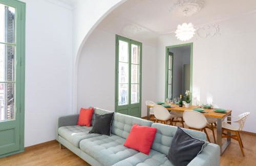 Modernist Family Apartment by PriorityVillas - Photo 5