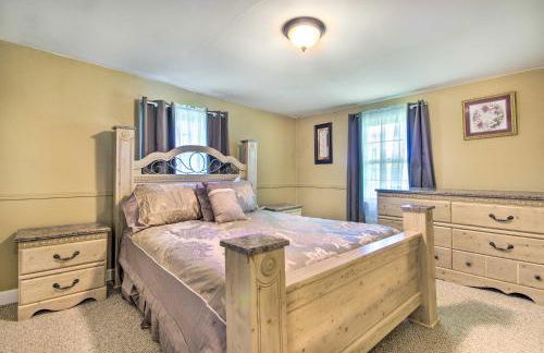 Charming Farm Cottage with Fire Pit and Grill! - Foto 13