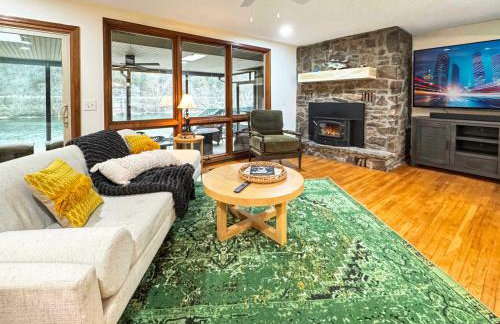 Riverfront Retreat - Right next to the White River - Foto 12