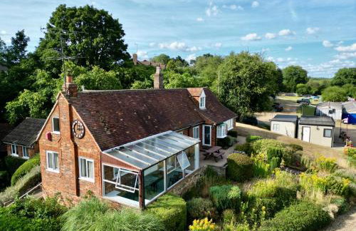 Waterside Cottage - Sleeps 11 on Grand Union Canal - Photo 25