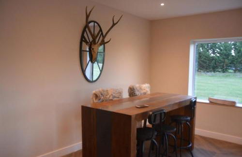 The Bunkhouse - 2 bedroom home with parking - Foto 5