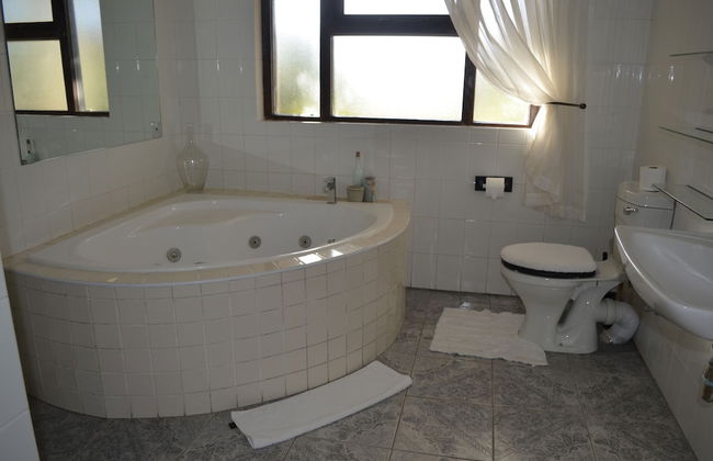 The Country Guesthouse - Photo 24