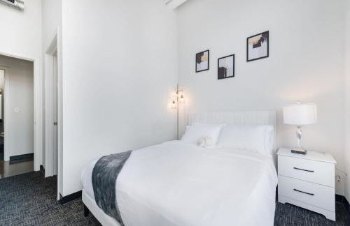 West Loop - City Views With In & Out Parking 2 - Photo 37