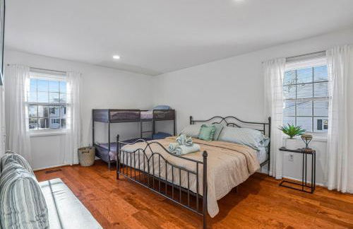 Cozy 4BR Retreat - Private backyard, Gazebo & Grill - Foto 30