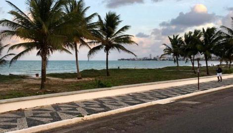 Lindo Flat a 200 metros do mar! - Foto 2