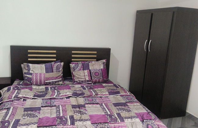 Peach City Apartments - Photo 2