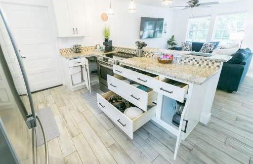 Hot Tub 5 min to beach King Bed - Foto 13