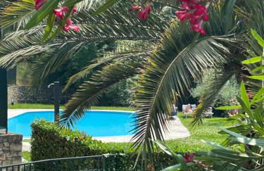 La Verbena a fianco del Vittoriale, vista piscina, 10 minuti a piedi dal lungo lago - Foto 1