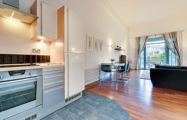 Crown Apartments By Week2Week - Photo 11