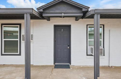 Modern 4BR 2BA Home with Hot Tub-Grill & Huge Yard - Foto 12