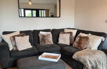 Uxbridge-Modern 2 bed Apt with Lift & Parking - Photo 42