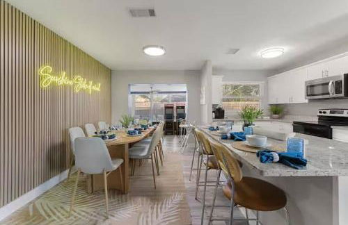 New listing~10 min to beach~Back yard fun~Pool - Foto 30