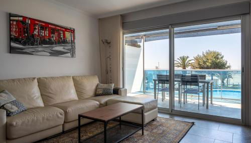 AT021 Apartment with pool in front of the beach - Foto 3