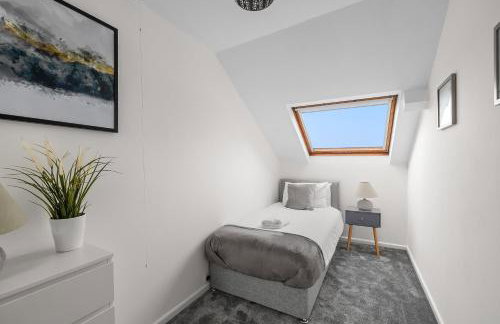 Substantial 5 bedroom townhouse with disabled access apartment, private off road parking space with EV point from 15th April 26, jaccuzi bath, Netflix and Wifi, near Argyle, boutique shops eateries and pubs - Foto 30