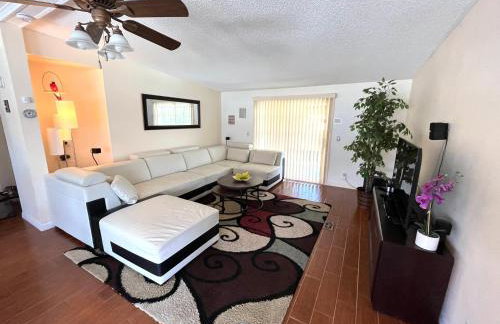 NEW Daytona Beach - Cozy Vacation Home with Saltwater Pool - Foto 3