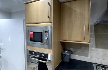 Spacious 3 Bedroom Home in Bletchley - Foto 9