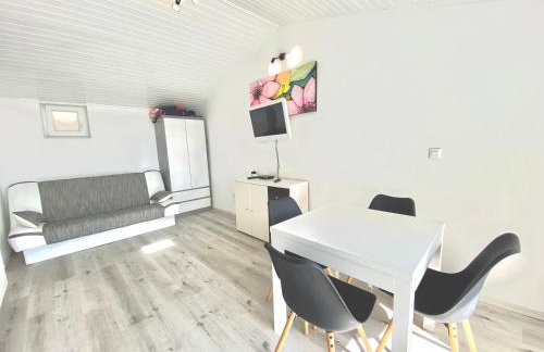 SANJA - with a large covered terrace and pool - Foto 12