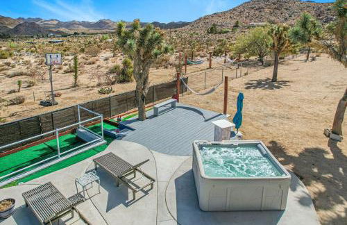 Epic Views, Huge House, Acres of J-Trees to explore, Hot Tub, Pool, AC, and Mini-Golf - Foto 78