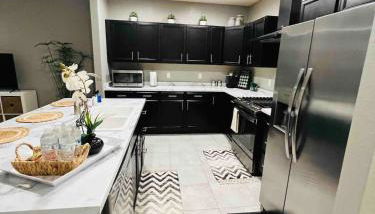 Entire Fully Equipped Basement Guest Apartment Home - Foto 2