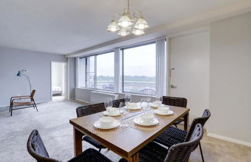 Fantastic 2 BR Apt + Den @Crystal City With Gym - Foto 23