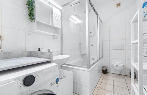 Tolles Design, hochwertig, Vollausstattung, 3 Zimmer, großes Bad & Gäste-WC, große Küche, 3 x Smart TV, 11 min zum Hbf Duisburg - Photo 7