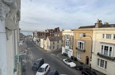 Sleeps 7 Beaches, restaurants, buses, nearby! - Photo 15