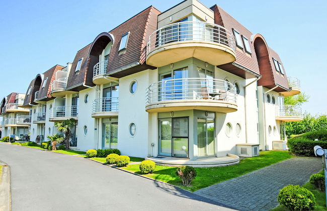 2 bedroom Apartment in Bredene with swimming pool and garden - Photo 17