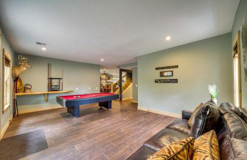 Lakefront Afton Home with Hot Tub and Game Room! - Foto 11