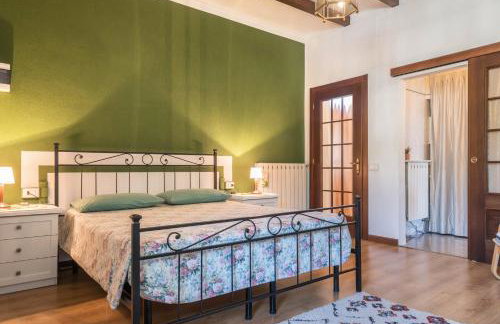 Tinas yellow home - Photo 11