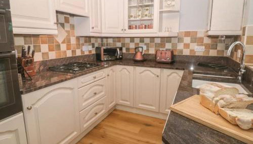 Sunshine Cottage Tideswell, Games room included. - Foto 5