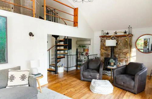 HOT TUB! Cozy Spa Haven Sleepy Creek Bliss Lodge - Photo 1