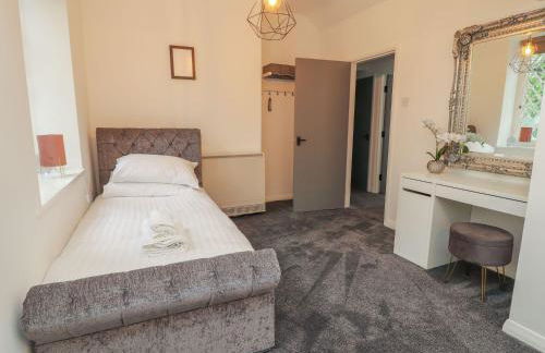 Memorial Building - Photo 24