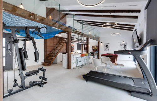 Luxury Spa Villa w Heated Pool, Jacuzzi & Sauna - Photo 21