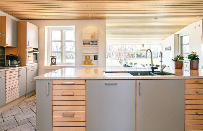 Luxurious Holiday Home in Hurup with Hot Tub - Foto 4