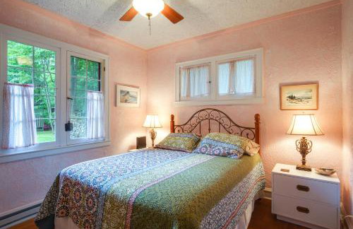 Harbert Cottage with Fire Pit Half Mile to Beach! - Foto 14