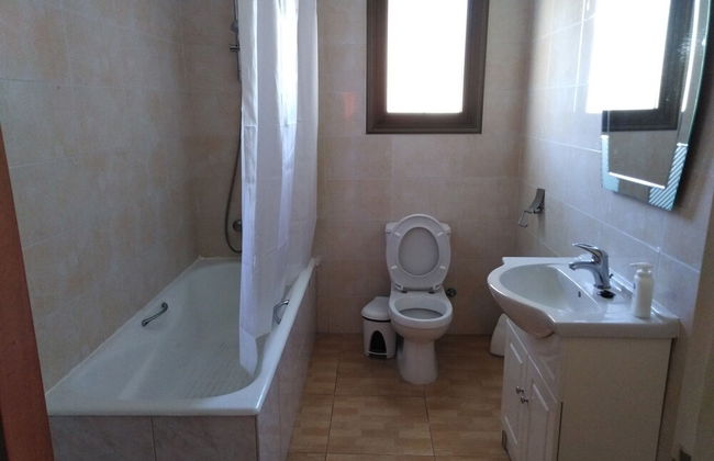 Lovely six Bedroom Villa in Coral Bay - Photo 17