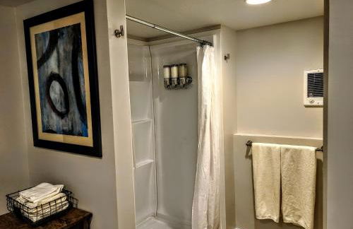 Ultra Comfy, Spotless & Spacious, Private Home in Boyne, Dogs Ok, Walk to Town - Foto 38