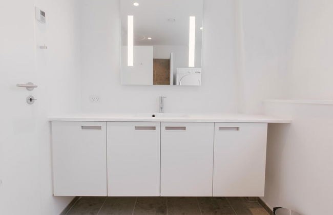 Stunning 2-bed w Large Balcony - Foto 6