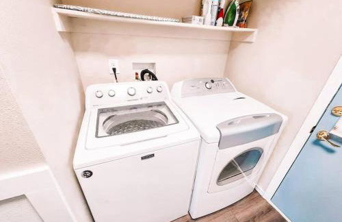 Pet Friendly/3 King Beds/Mins to Airport - Foto 25