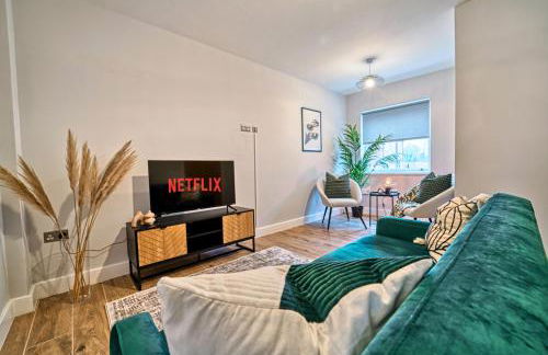 3 Bed House with Office Space in Coventry, by ARP Homes, Central, Driveway & Garage, Garden, Ideal for Contractors, Families & Long stays - Foto 3